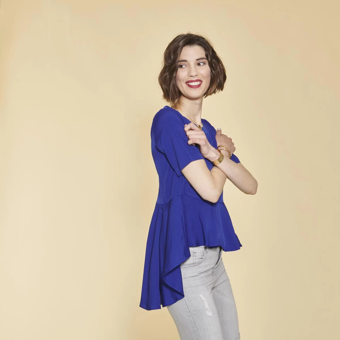 Blouse Asymétrique Manches Courtes Col V Dos Bas Volanté Femme - Bleu électrique | 3 SUISSES 3 Blouse Asymétrique Manches Courtes Col V Dos Bas Volanté Femme - Bleu électrique | 3 SUISSES