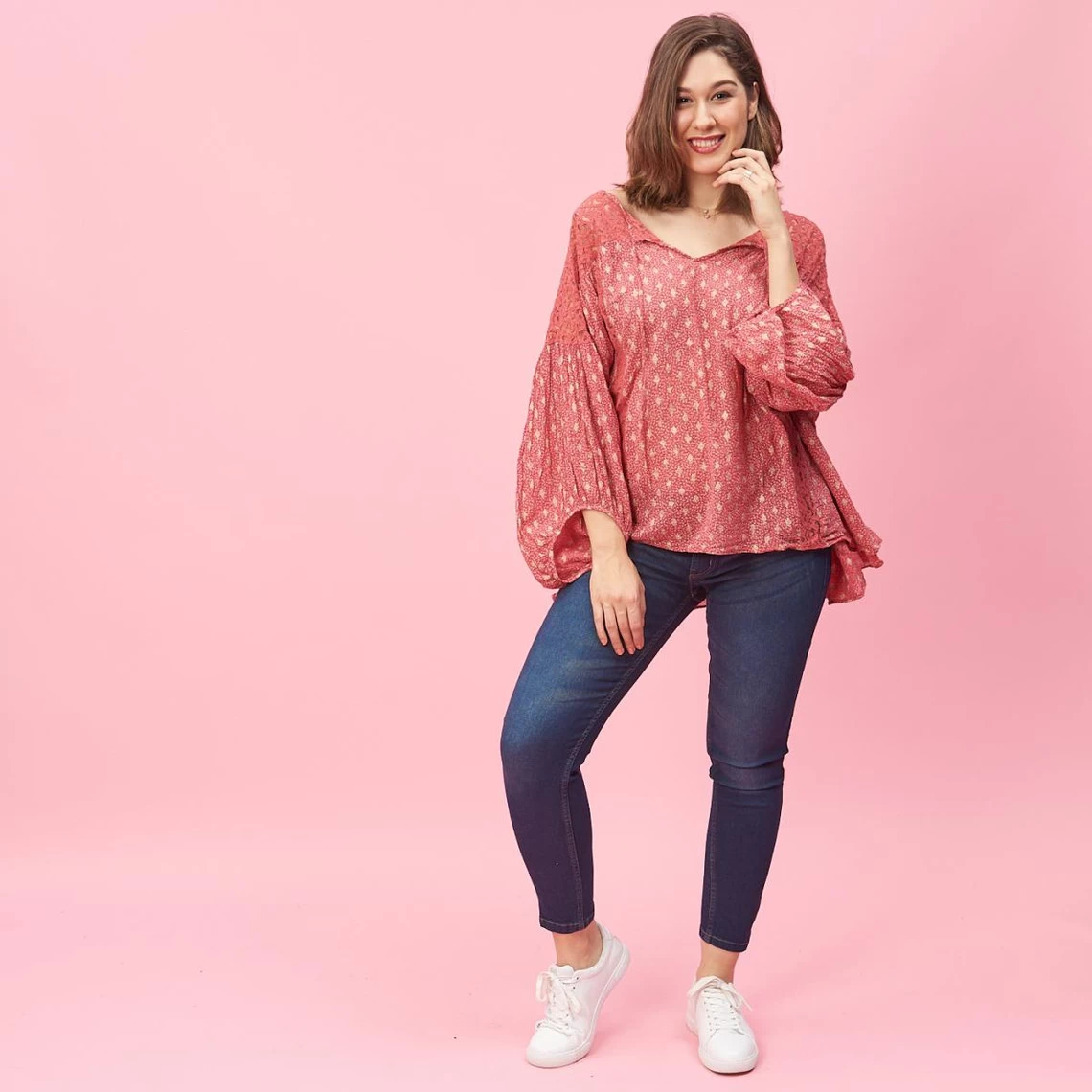 Blouse Col V Avec Application De Dentelle Klauda | 3 SUISSES 4 Blouse Col V Avec Application De Dentelle Klauda | 3 SUISSES – Image 2