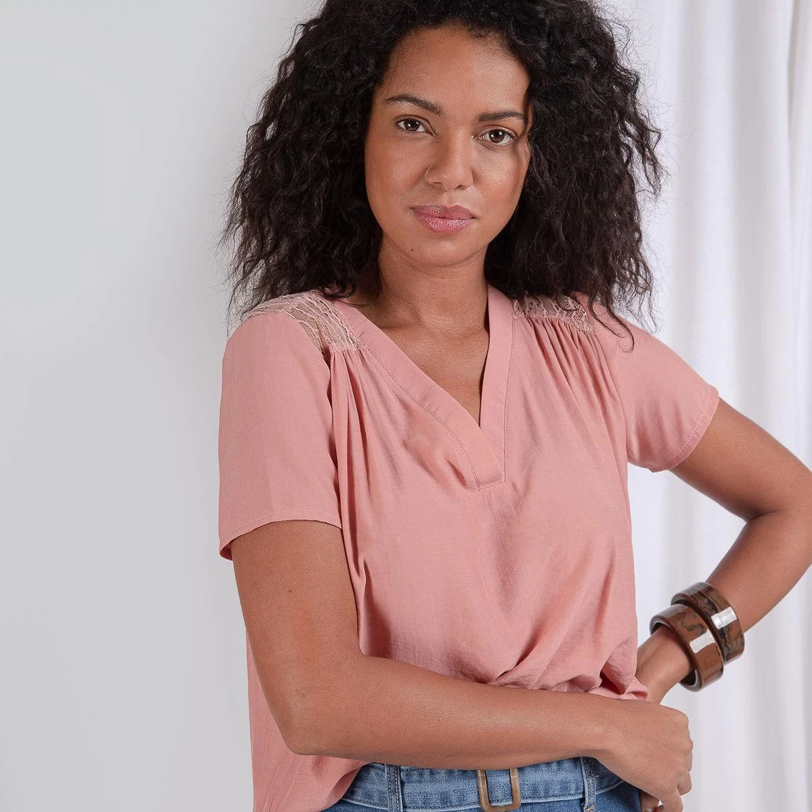 Blouse Manches Courtes à Dentelle Constance | Blouse 3 SUISSES 4 Blouse Manches Courtes à Dentelle Constance | Blouse 3 SUISSES – Image 2