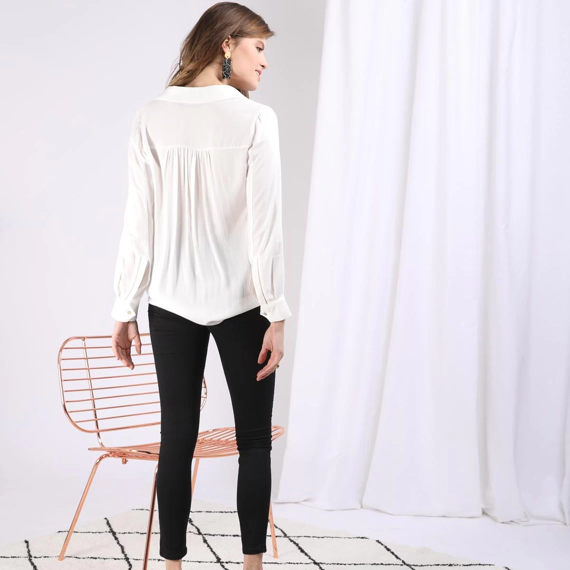 Blouse Manches Longues Détail Doré Carla | Blouse 3 SUISSES 5 Blouse Manches Longues Détail Doré Carla | Blouse 3 SUISSES – Image 3