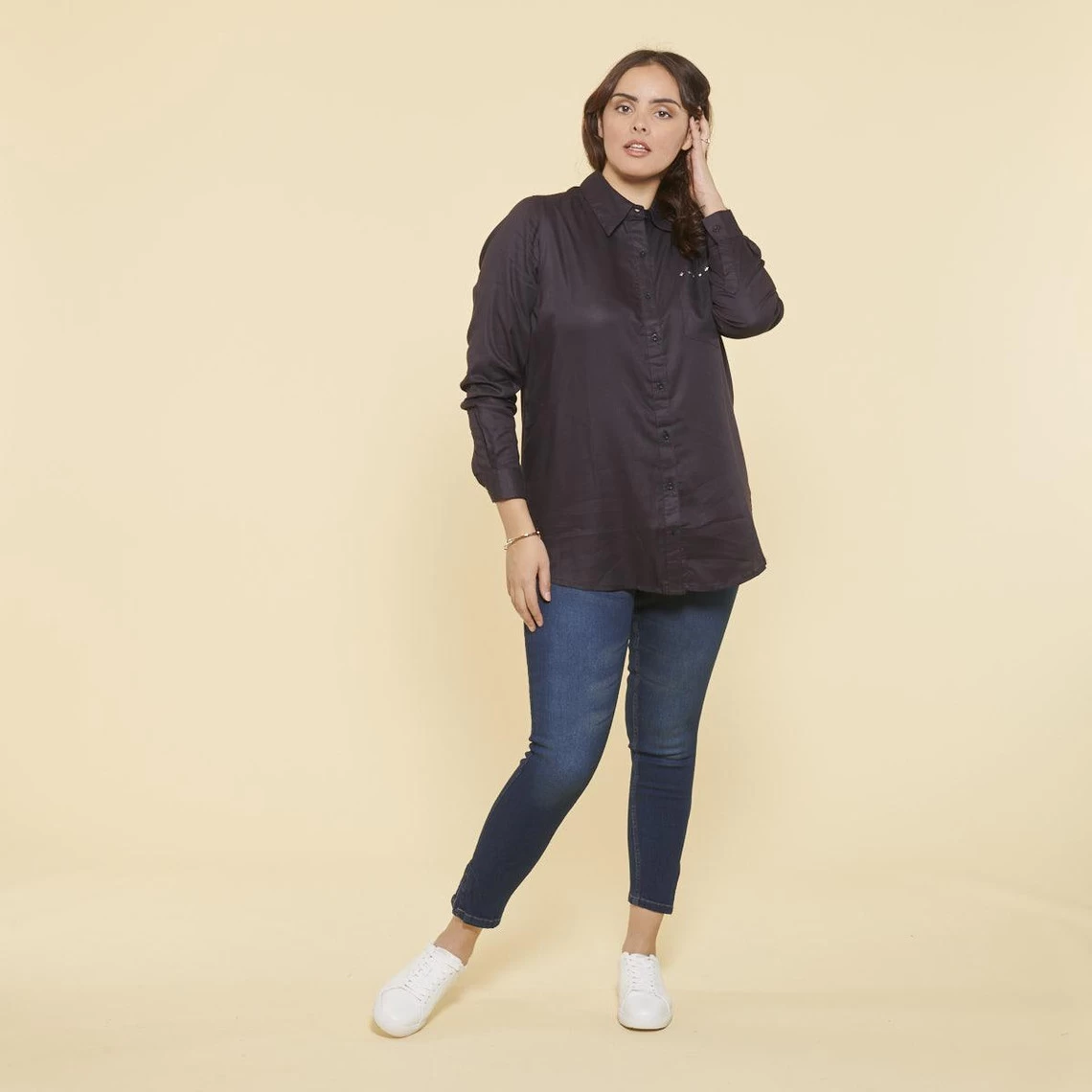 Chemise Asymétrique Manches Longues Broderie Dos Grandes Tailles Femme - Gris | 3 SUISSES 4 Chemise Asymétrique Manches Longues Broderie Dos Grandes Tailles Femme - Gris | 3 SUISSES – Image 2