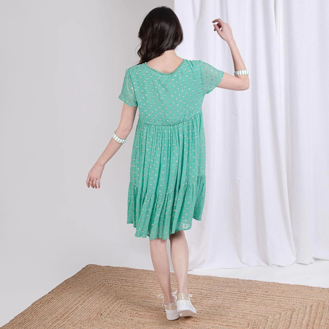 Robe Courte à Pois Doré Flore | Robe Courte 3 SUISSES 4 Robe Courte à Pois Doré Flore | Robe Courte 3 SUISSES – Image 2