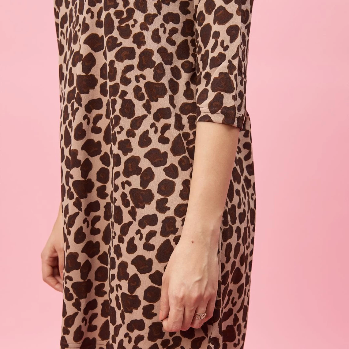 Robe Imprimée Asymétrique Manches 3/4 Femme - Marron | 3 SUISSES 4 Robe Imprimée Asymétrique Manches 3/4 Femme - Marron | 3 SUISSES – Image 2